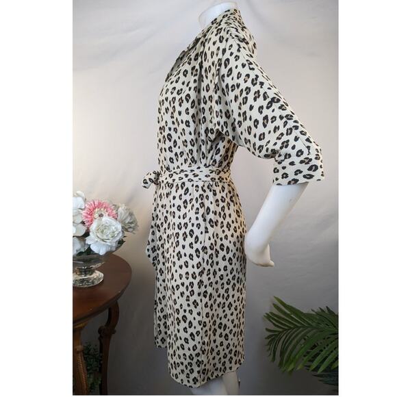NEW Chico’s Leopard Print Belted Shirt Dress Size 4 Knee Length Neutral V-Neck - Picture 4 of 9